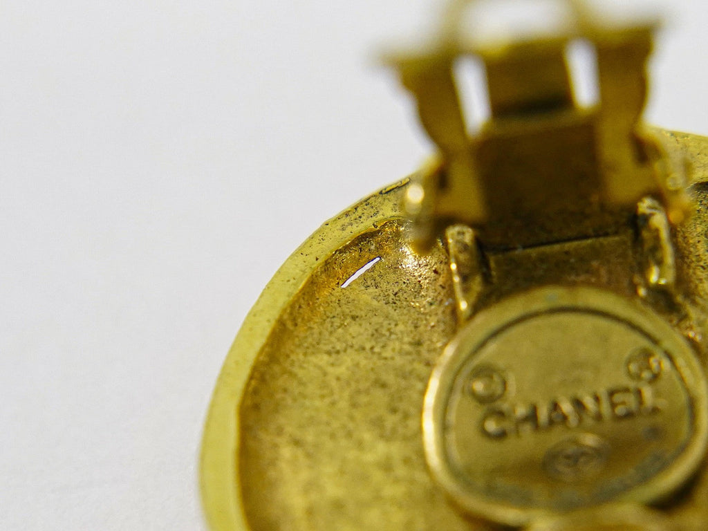 Chanel Vintage Cc Logo Round Clip On Earrings Textured Metal Gold Gold_Plated Earrings Jewelry (Pre-Owned)