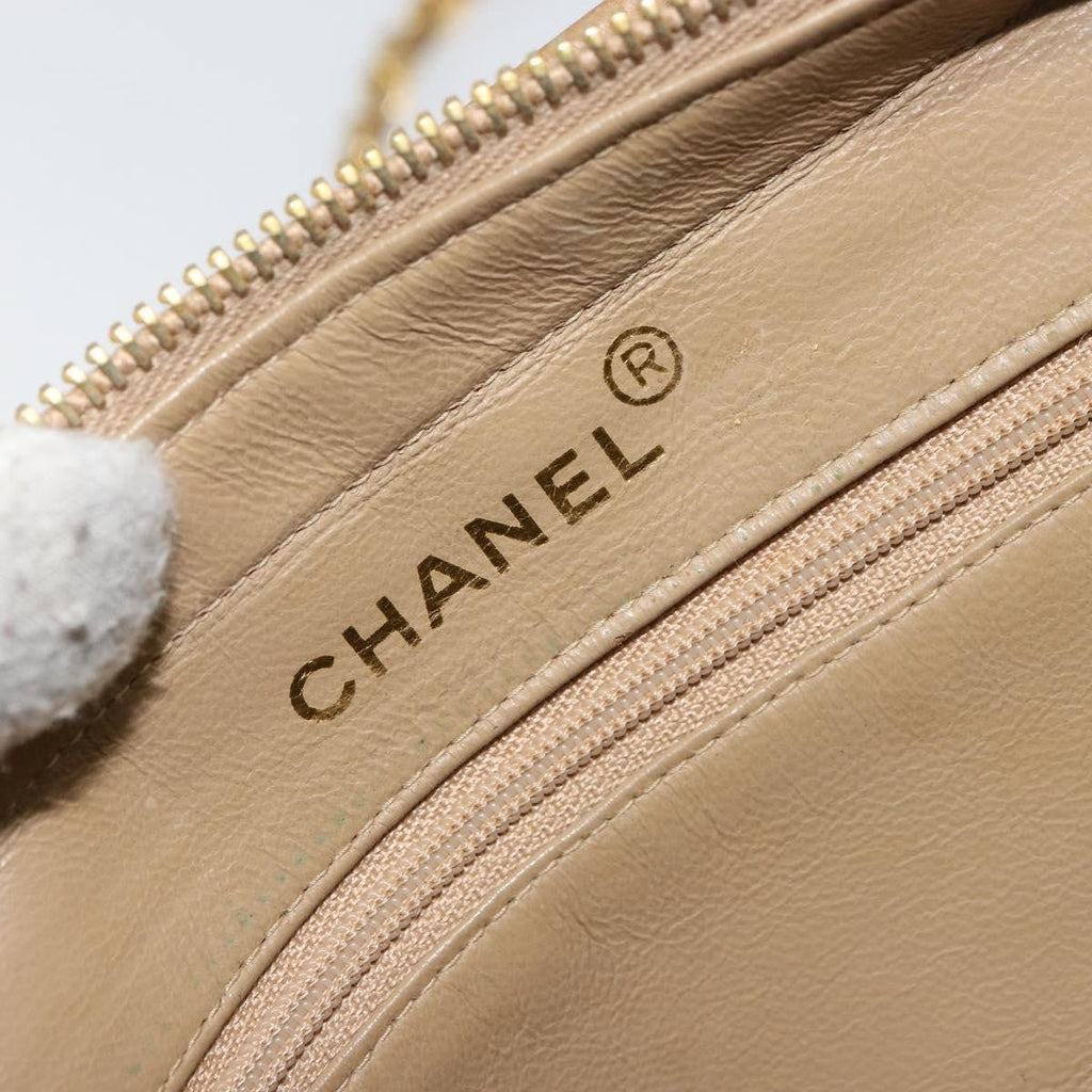 Chanel Vintage Camera Bag Quilted Leather Beige Leather Shoulder Bag Bag (Pre-Owned)