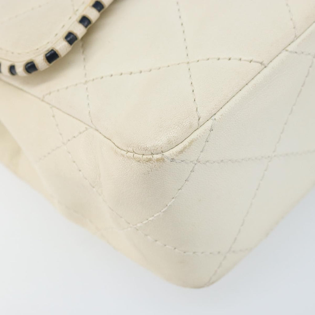 Chanel Vintage Punched Edge Classic Single Flap Bag Quilted Lambskin White Leather Shoulder Bag Bag (Pre-Owned)