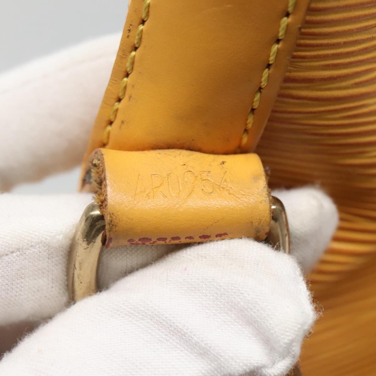 Louis Vuitton Noe Handbag Epi Leather Yellow Leather Shoulder Bag Bag (Pre-Owned)