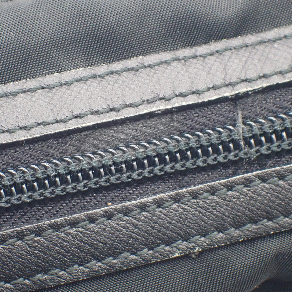 Prada Padded Zip Belt Bag Tessuto Black Nylon Clutche & Pouche Bag (Pre-Owned)