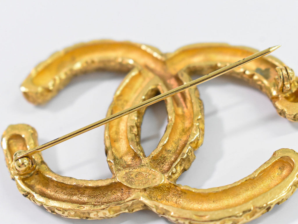 Chanel Cc Brooch Textured Metal Gold Gold_Plated Brooch Jewelry (Pre-Owned)