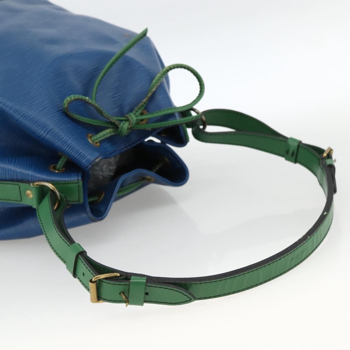 Louis Vuitton Bicolor Noe Handbag Epi Leather Blue Leather Shoulder Bag Bag (Pre-Owned)