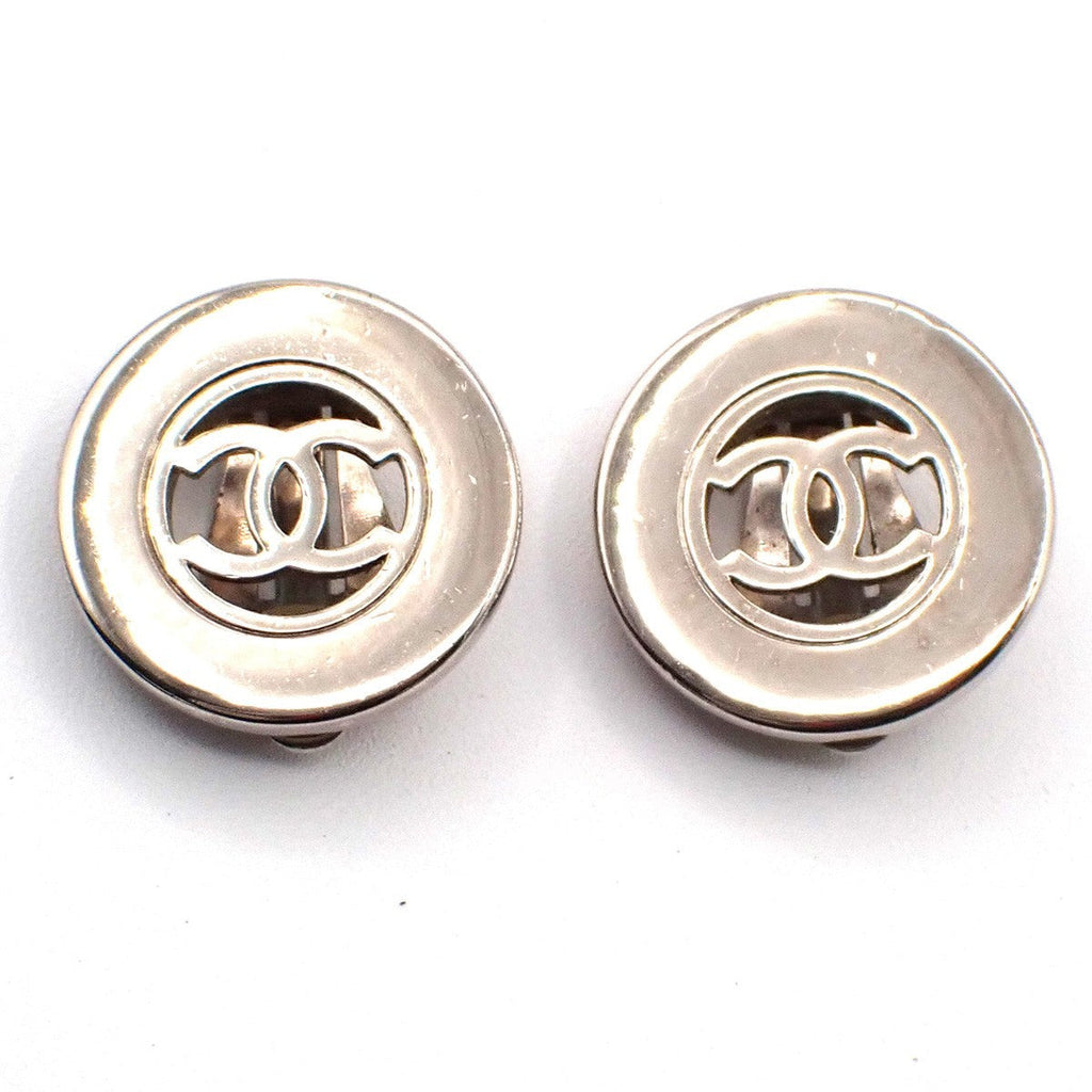 Chanel Cc Cutout Round Clip-On Earrings Metal Silver Metal Earrings Jewelry (Pre-Owned)