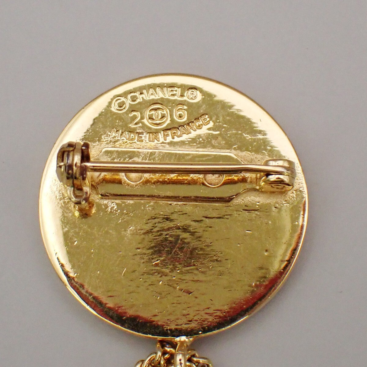 Chanel Vintage Medallion Flap Bag Brooch Metal Gold Gold_Plated Brooch Jewelry (Pre-Owned)
