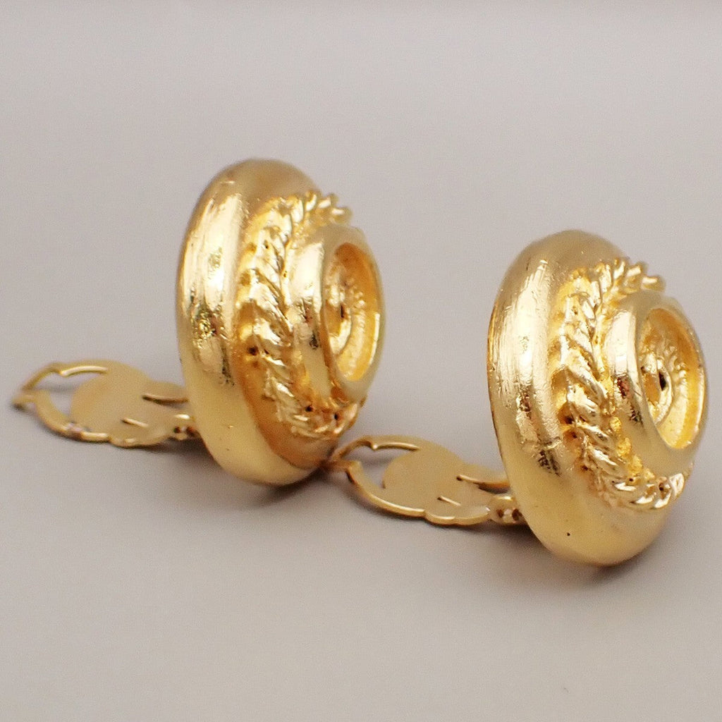 Chanel Vintage Cc Logo Round Clip On Earrings Textured Metal Gold Gold_Plated Earrings Jewelry (Pre-Owned)