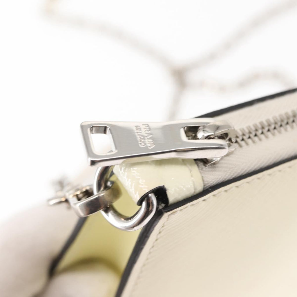 Prada Chain Crossbody Bag Vernice Saffiano Leather White Leather Shoulder Bag Bag (Pre-Owned)