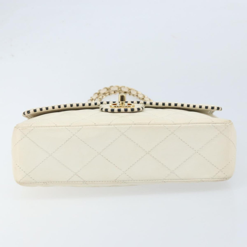 Chanel Vintage Punched Edge Classic Single Flap Bag Quilted Lambskin White Leather Shoulder Bag Bag (Pre-Owned)