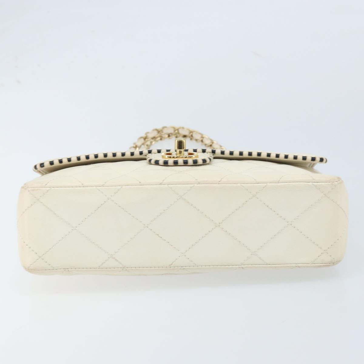 Chanel Vintage Punched Edge Classic Single Flap Bag Quilted Lambskin White Leather Shoulder Bag Bag (Pre-Owned)