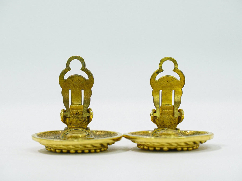 Chanel Vintage Cc Logo Round Clip On Earrings Textured Metal Gold Gold_Plated Earrings Jewelry (Pre-Owned)