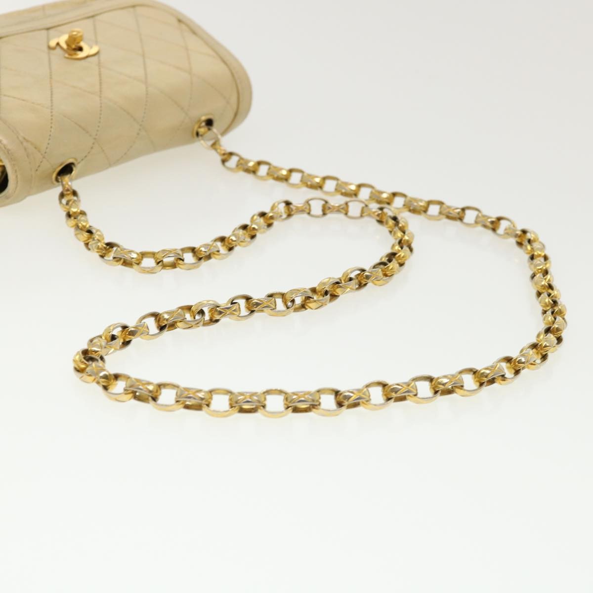 Chanel Vintage Cc Chain Flap Bag Quilted Lambskin Gold Leather Shoulder Bag Bag (Pre-Owned)