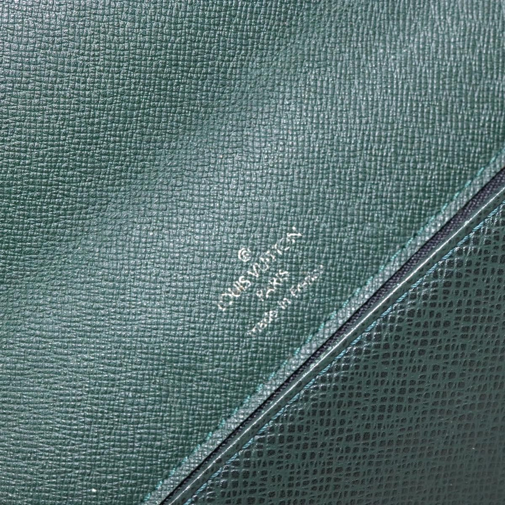 Louis Vuitton Kourad Pouch Taiga Green Leather Clutche & Pouche Bag (Pre-Owned)