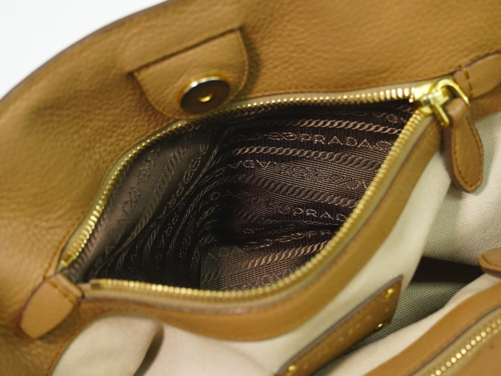 Prada Vintage Handbag Leather Beige Leather Handbag (Pre-Owned)