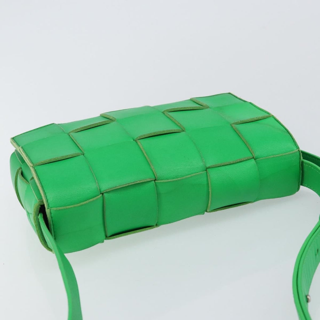 Bottega Veneta Cassette Crossbody Bag Maxi Intrecciato Leather Green Leather Bag (Pre-Owned)
