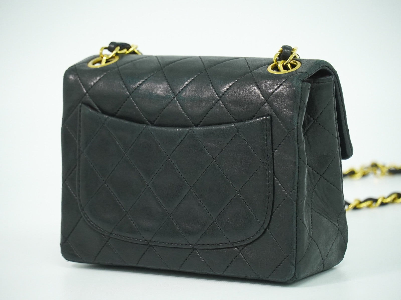 Chanel Vintage Square Classic Single Flap Bag Quilted Leather Black Leather Handbag (Pre-Owned)