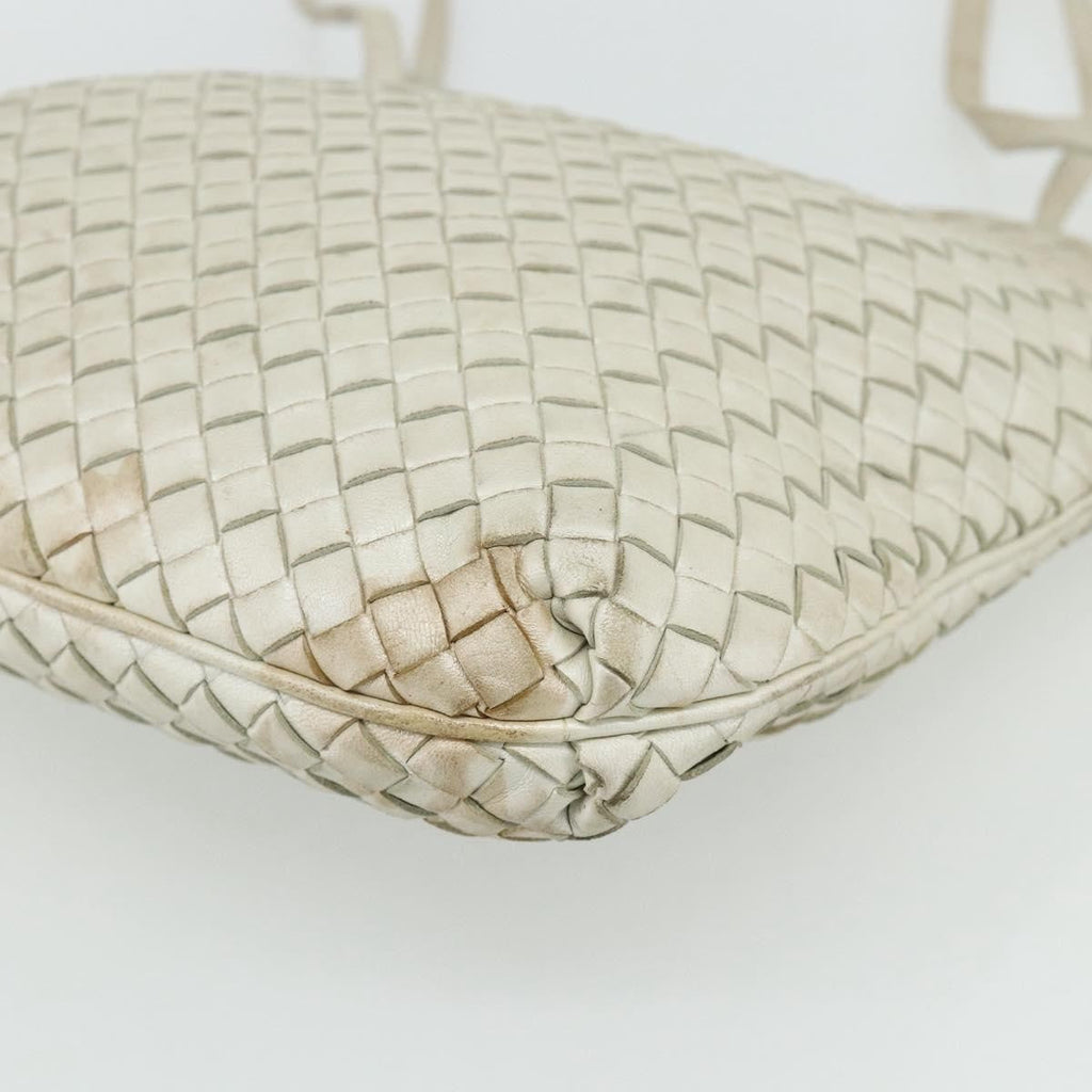 Bottega Veneta Intrecciato Shoulder Bag Leather White Leather Shoulder Bag Bag (Pre-Owned)
