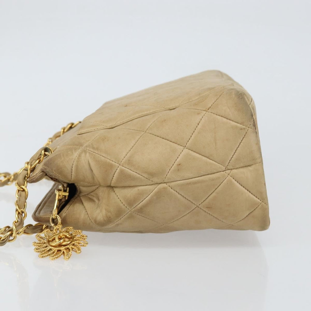 Chanel Vintage Camera Bag Quilted Leather Beige Leather Shoulder Bag Bag (Pre-Owned)