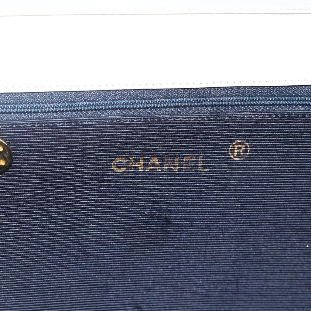 Chanel Matelasse Chain Shoulder Bag Leather White Leather Shoulder Bag Bag (Pre-Owned)