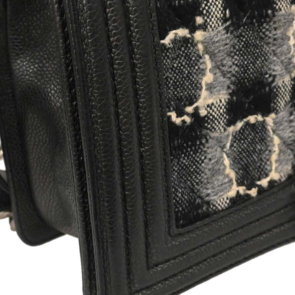 Chanel Boy Flap Bag Tweed And Leather Black Leather Shoulder Bag Bag (Pre-Owned)