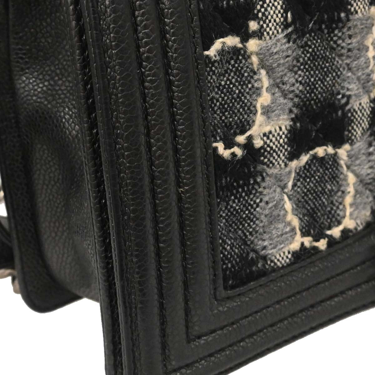 Chanel Boy Flap Bag Tweed And Leather Black Leather Shoulder Bag Bag (Pre-Owned)