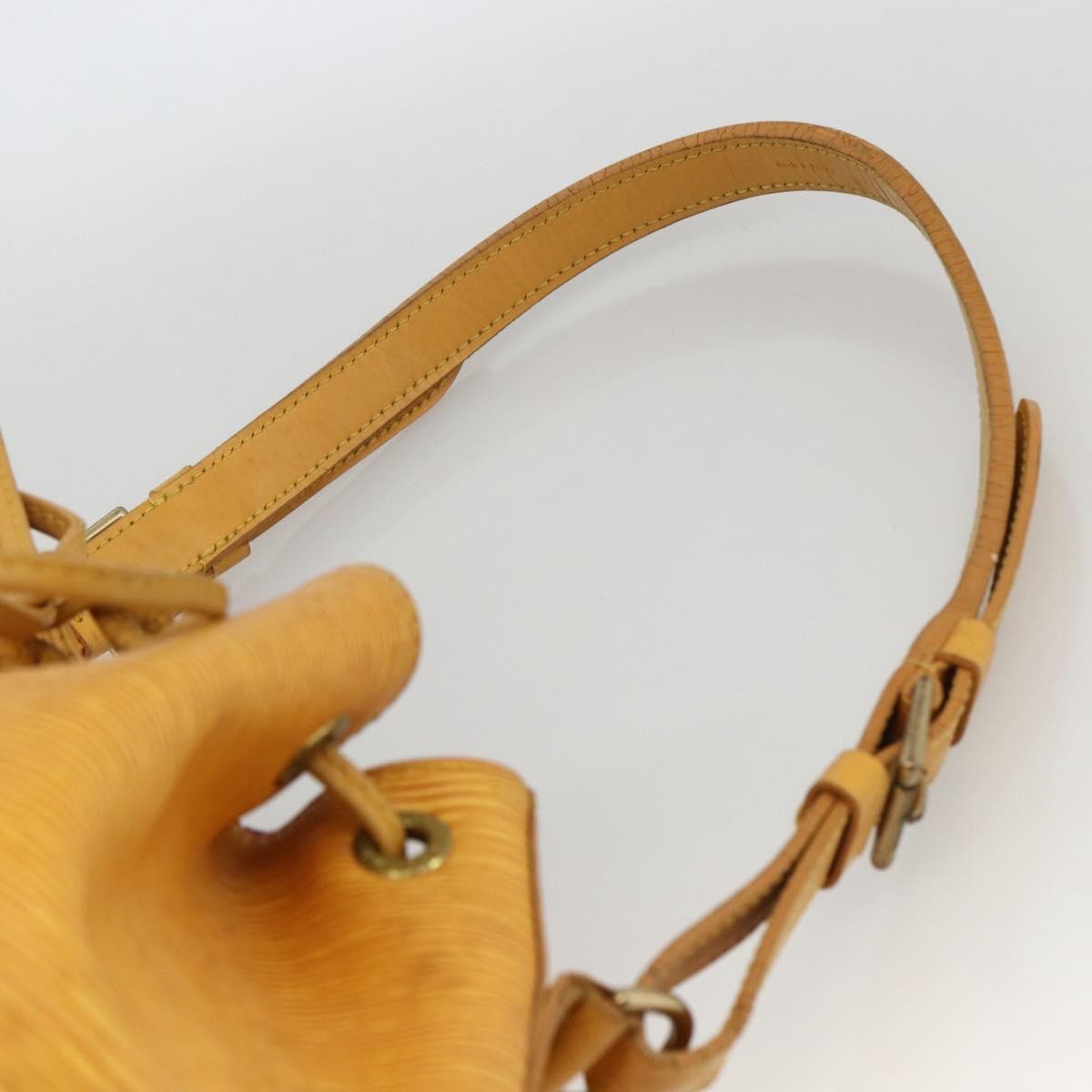 Louis Vuitton Noe Handbag Epi Leather Yellow Leather Shoulder Bag Bag (Pre-Owned)