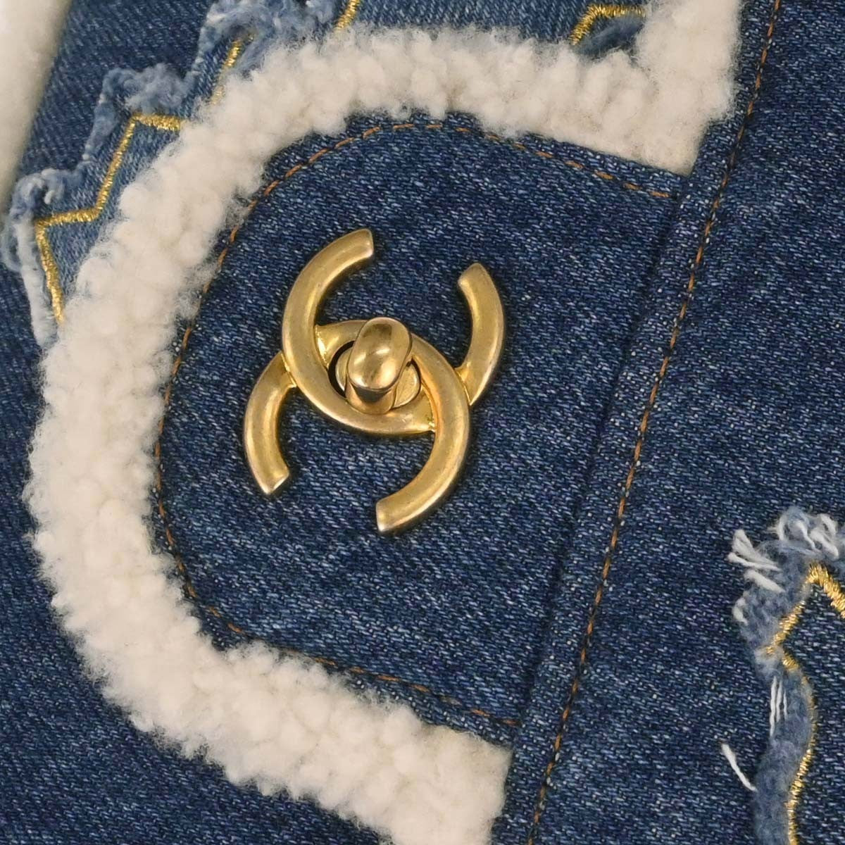 Chanel Egyptian Hieroglyph Flap Bag Denim And Shearling Blue Denim_Jeans Shoulder Bag Bag (Pre-Owned)