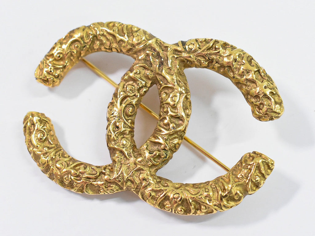 Chanel Cc Brooch Textured Metal Gold Gold_Plated Brooch Jewelry (Pre-Owned)