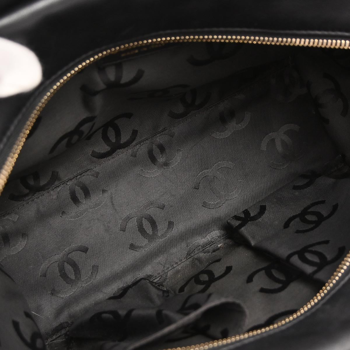 Chanel Surpique Tote Quilted Leather Black Leather Tote Bag Bag (Pre-Owned)
