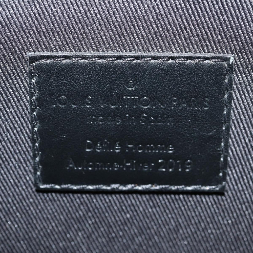 Louis Vuitton Pochette A4 Rainbow Taiga Leather Black Leather Clutche & Pouche Bag (Pre-Owned)