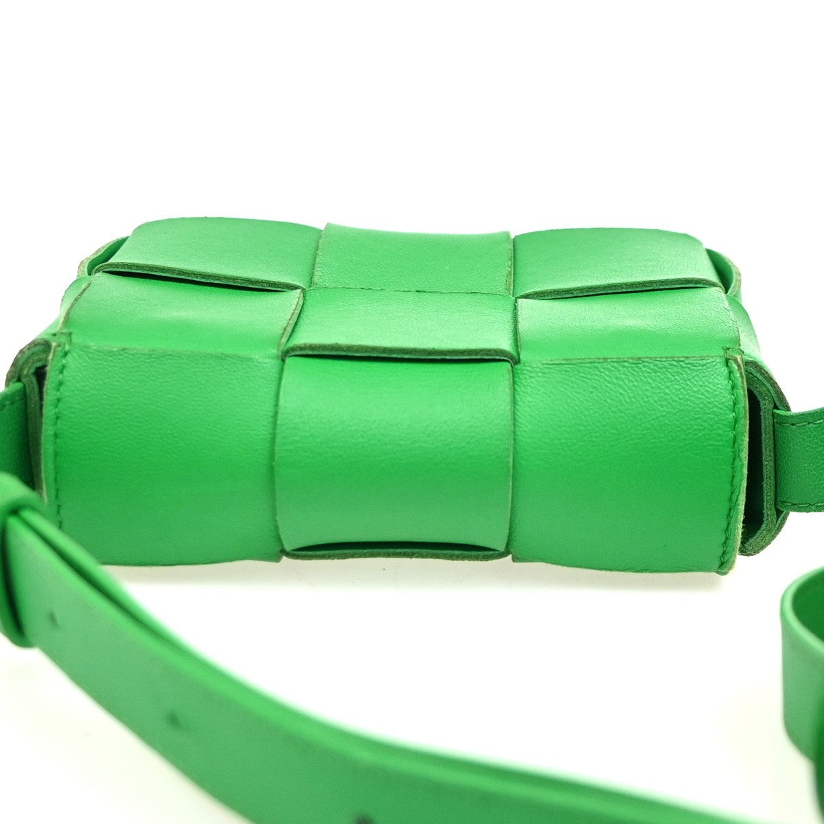 Bottega Veneta Cassette Crossbody Bag Maxi Intrecciato Leather Green Leather Shoulder Bag Bag (Pre-Owned)