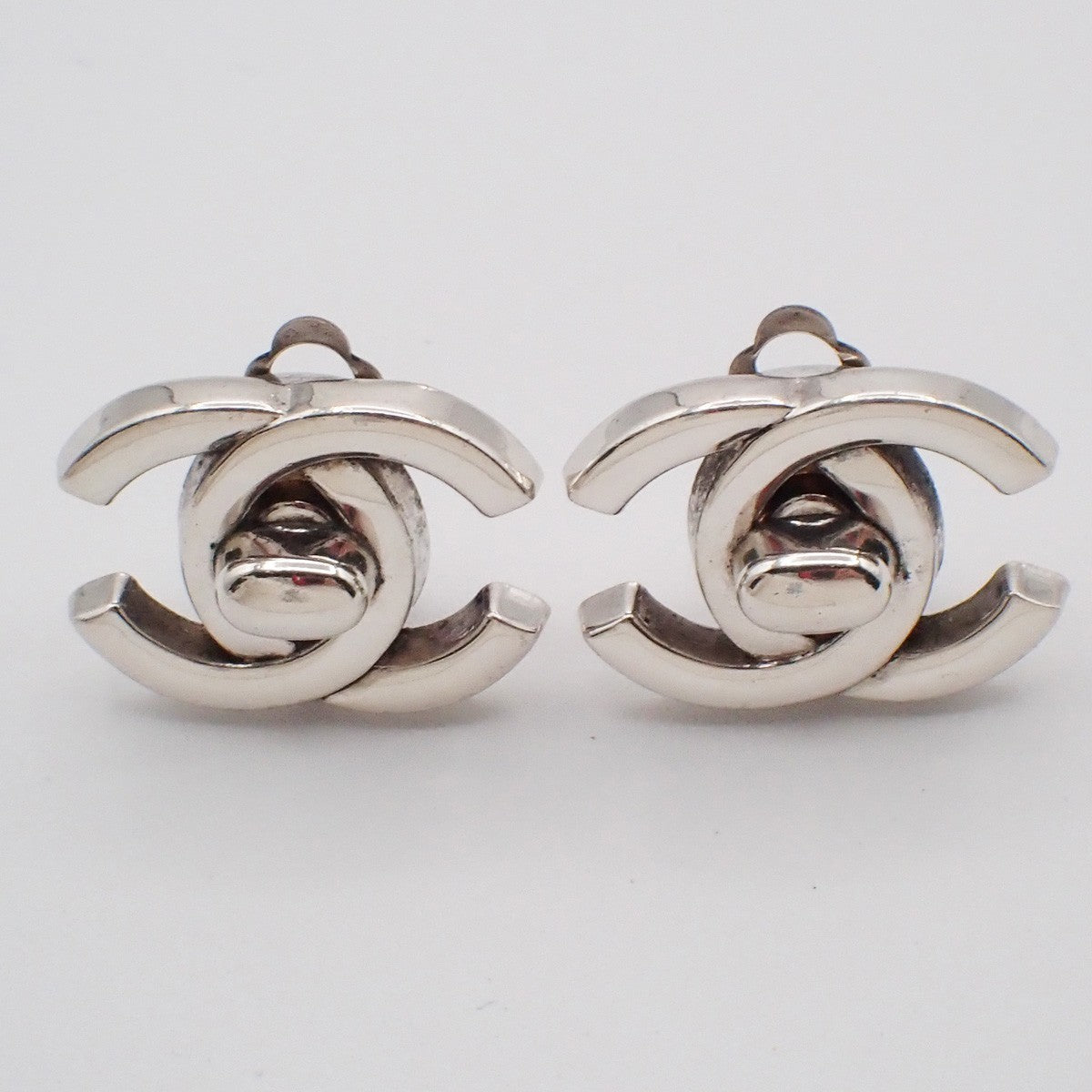 Chanel Cc Turnlock Clip-On Earrings Metal Silver Silver_Plated Earrings Jewelry (Pre-Owned)