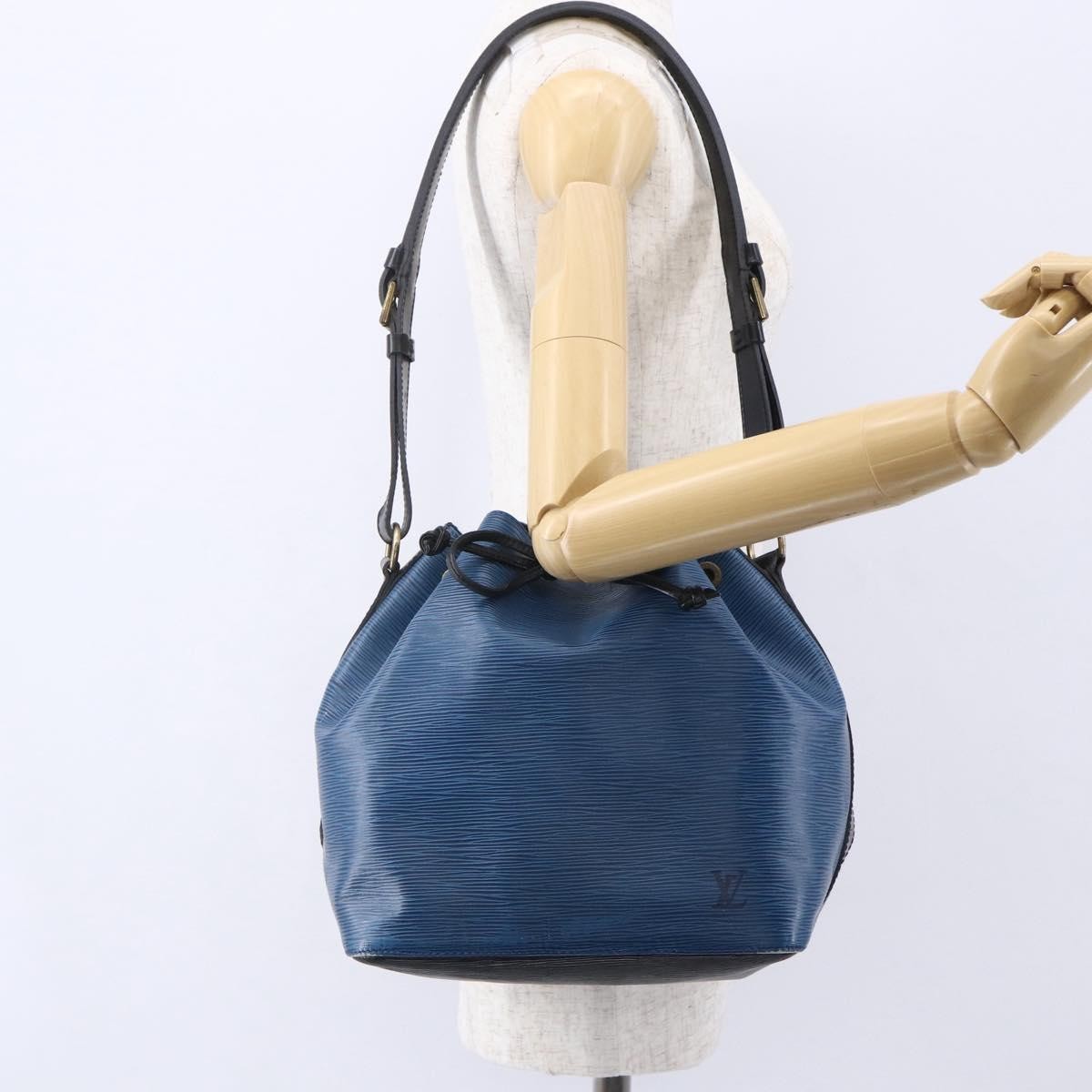 Louis Vuitton Petit Noe Handbag Epi Leather Blue Leather Shoulder Bag Bag (Pre-Owned)