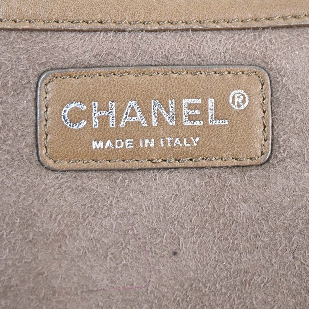 Chanel Vintage Embroidered Cc Chain Tote Quilted Suede And Shearling Brown Suede Tote Bag Bag (Pre-Owned)
