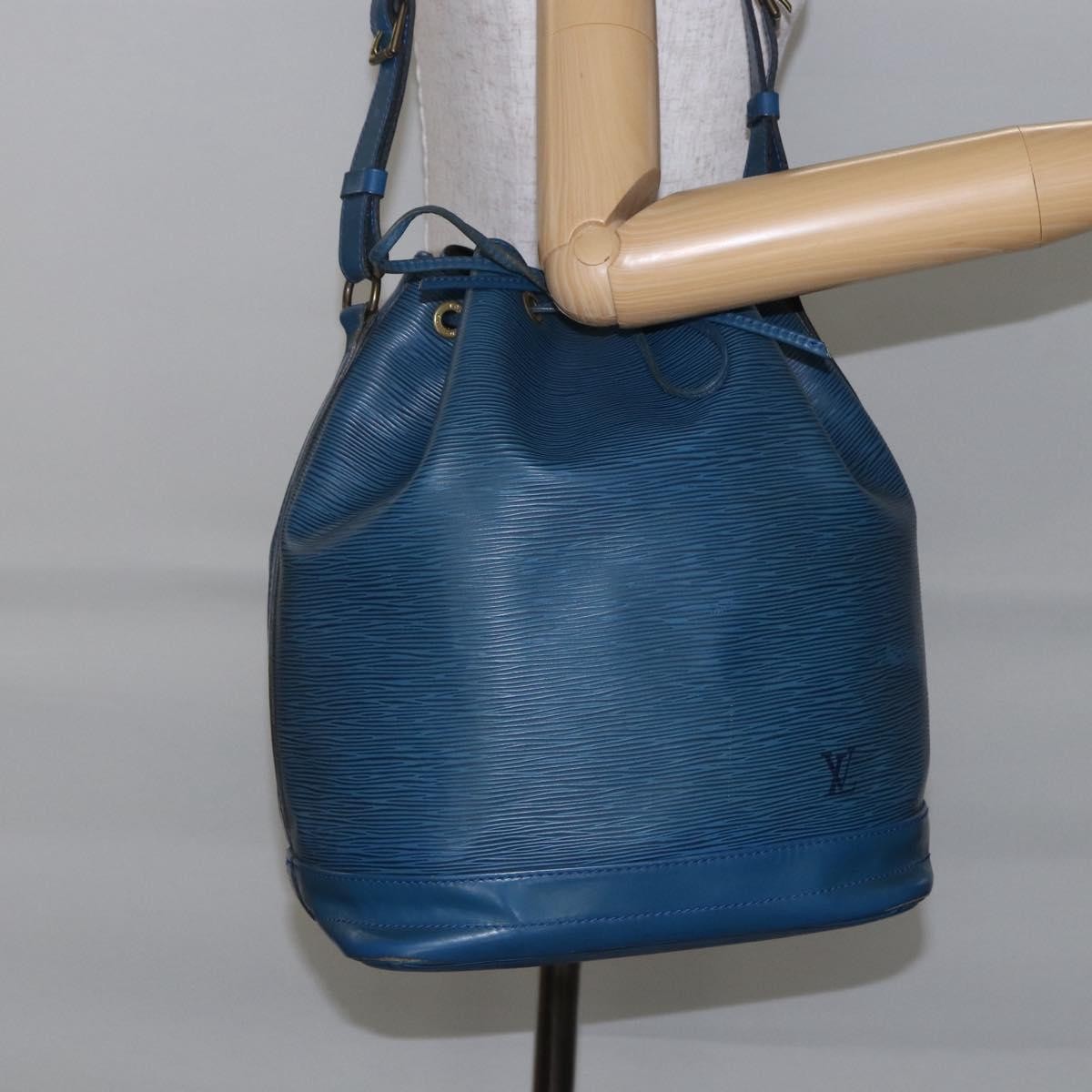 Louis Vuitton Noe Handbag Epi Leather Blue Leather Shoulder Bag Bag (Pre-Owned)