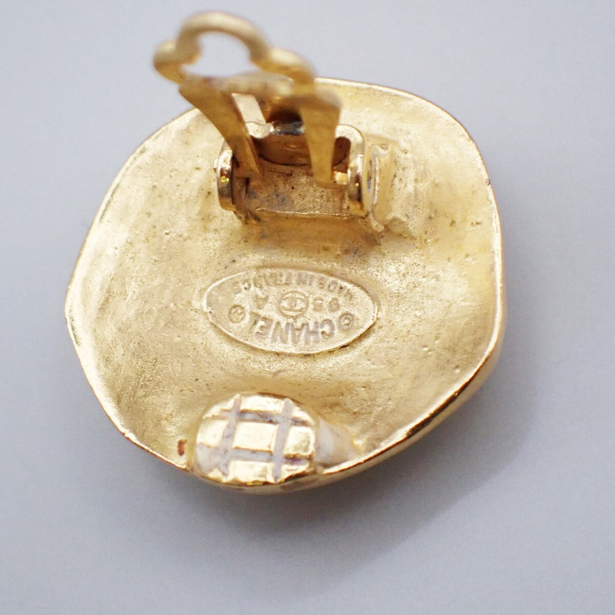 Chanel Vintage Cc Round Clip-On Earrings Metal Gold Gold_Plated Earrings Jewelry (Pre-Owned)