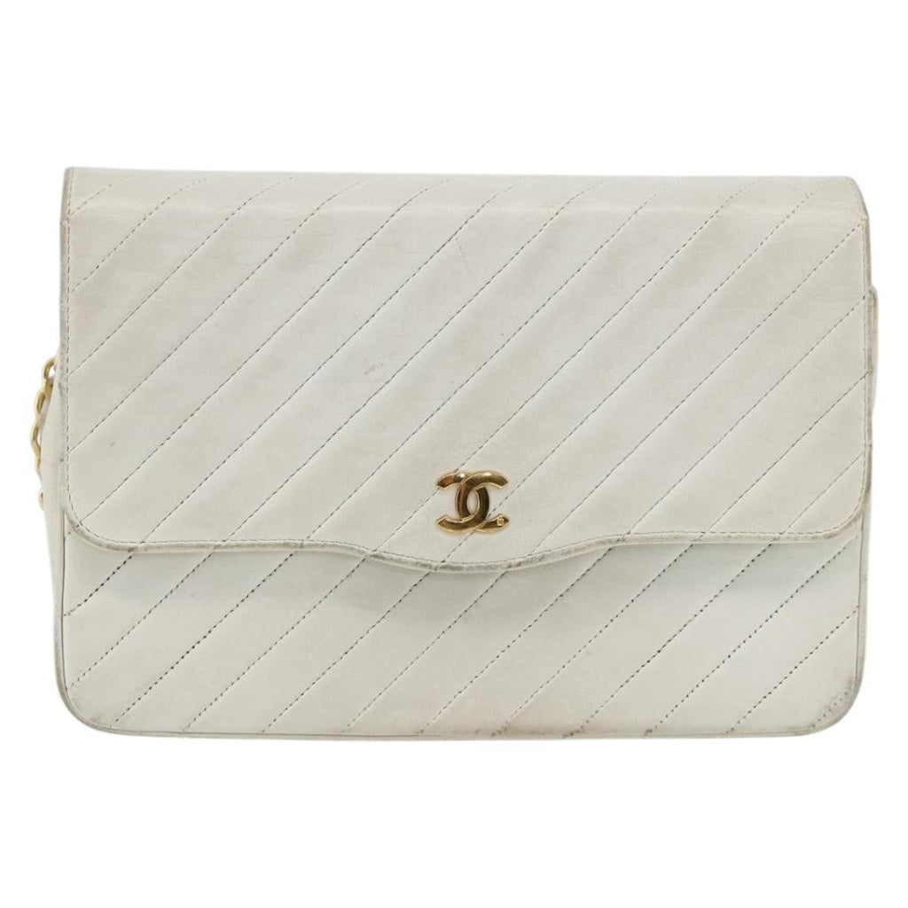 Chanel Matelasse Chain Shoulder Bag Leather White Leather Shoulder Bag Bag (Pre-Owned)