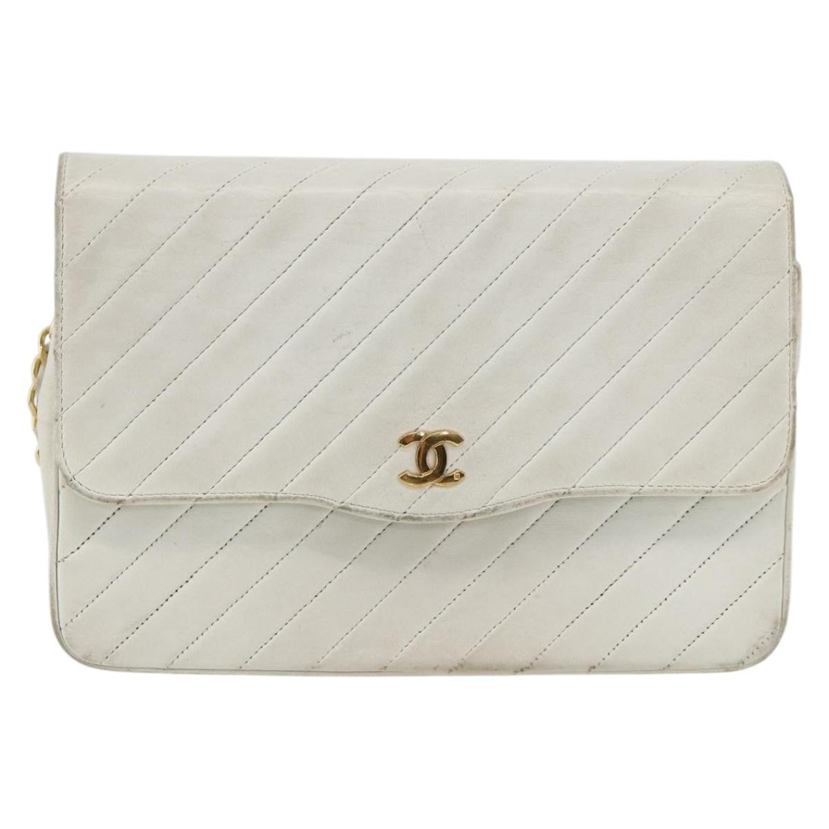 Chanel Matelasse Chain Shoulder Bag Leather White Leather Shoulder Bag Bag (Pre-Owned)