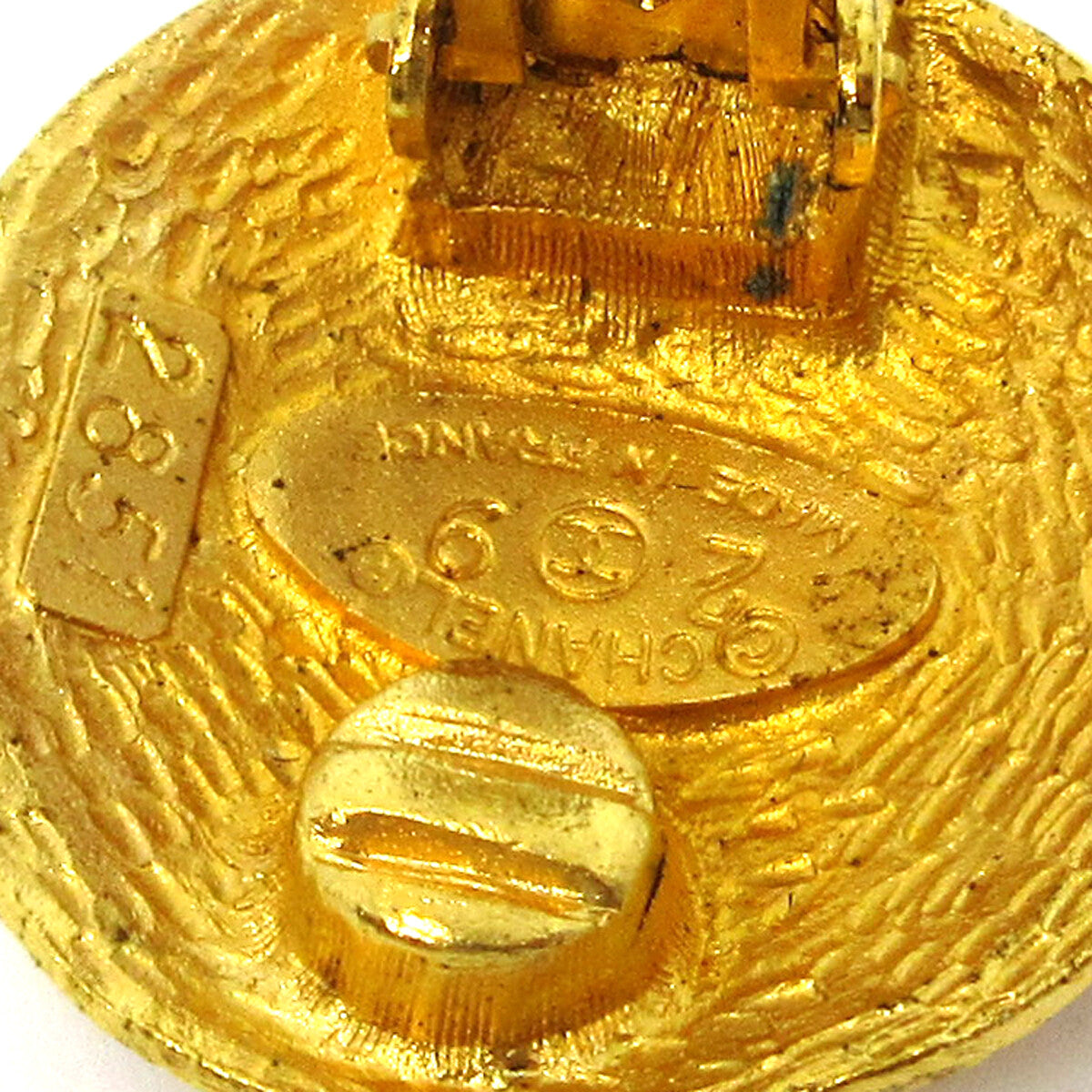 Chanel Vintage Cc Round Clip-On Earrings Metal Gold Gold_Plated Earrings Jewelry (Pre-Owned)