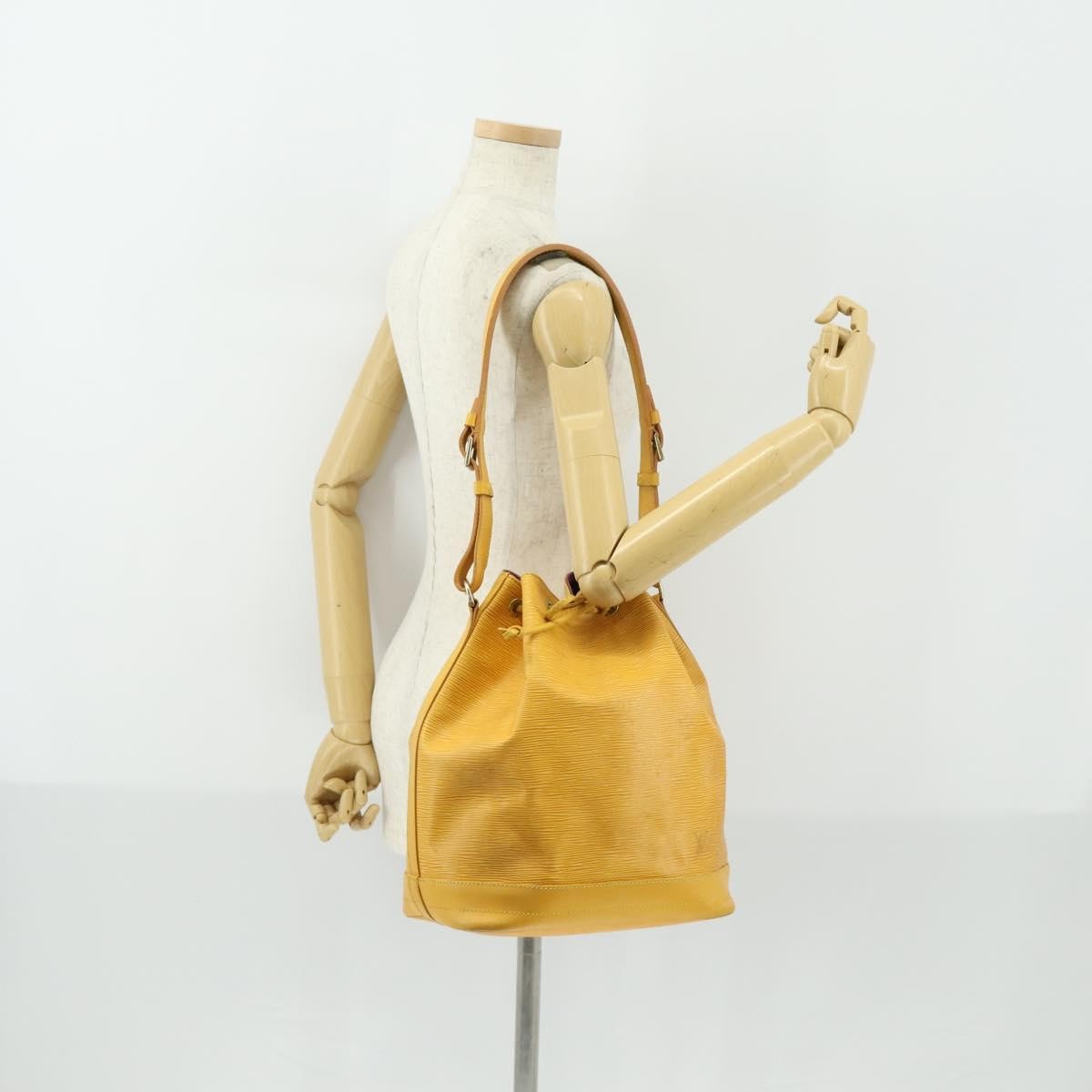 Louis Vuitton Noe Handbag Epi Leather Yellow Leather Shoulder Bag Bag (Pre-Owned)