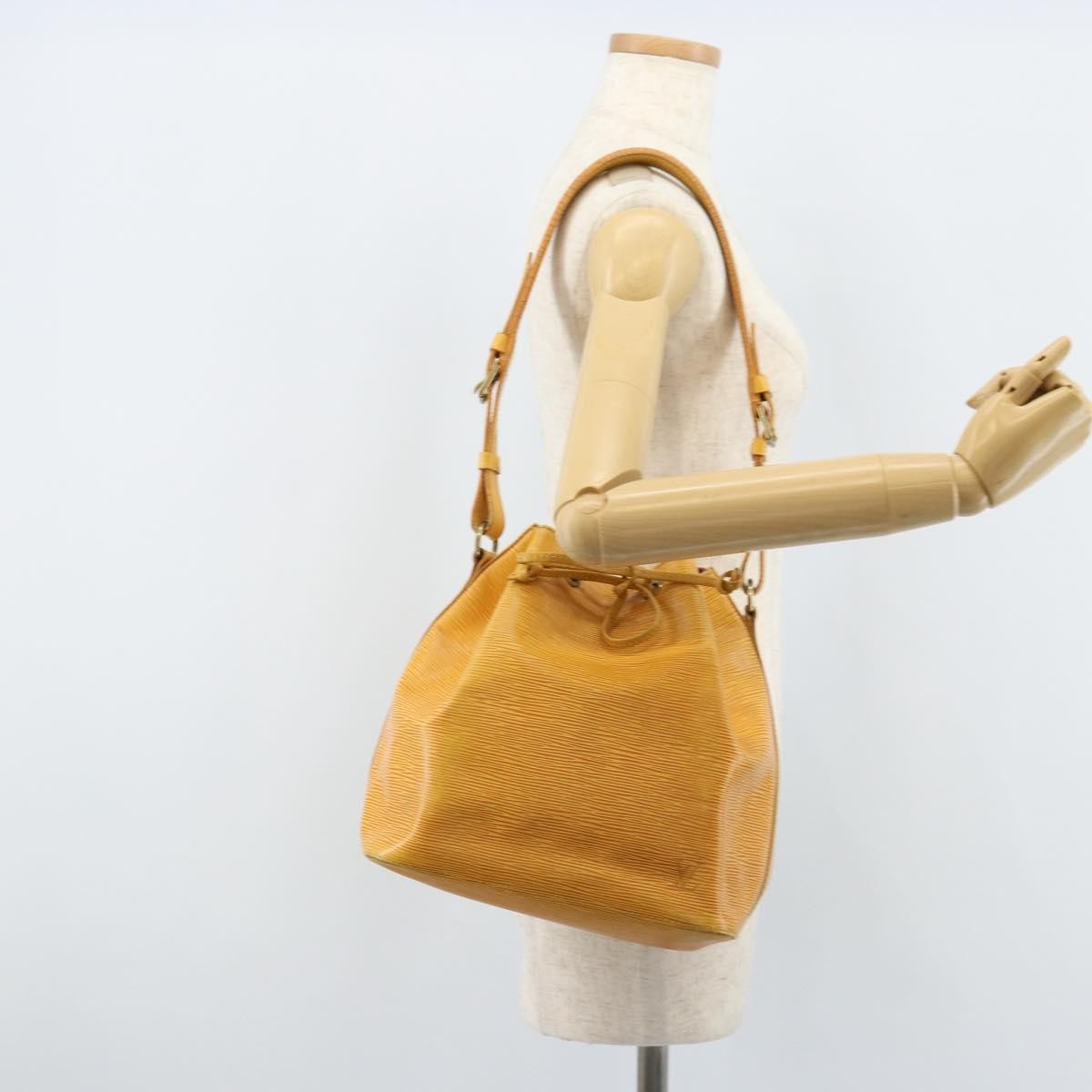 Louis Vuitton Petit Noe Handbag Epi Leather Yellow Leather Shoulder Bag Bag (Pre-Owned)
