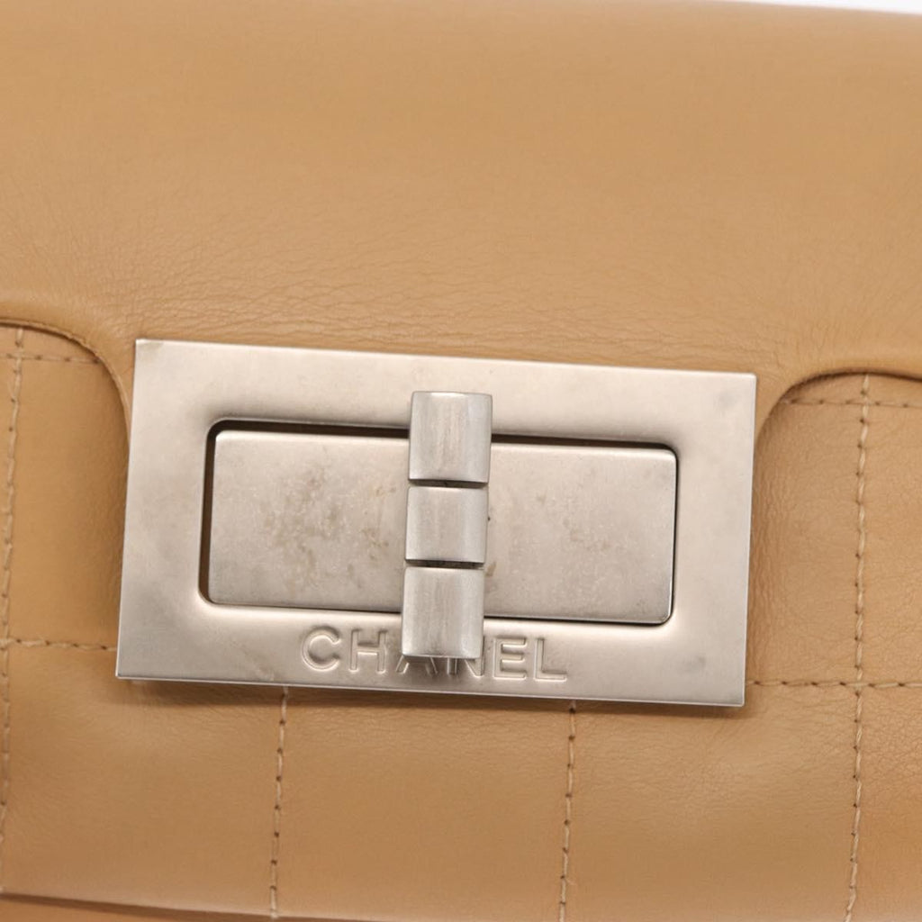 Chanel Giant Mademoiselle Lock Shoulder Bag Quilted Leather Beige Leather Shoulder Bag Bag (Pre-Owned)