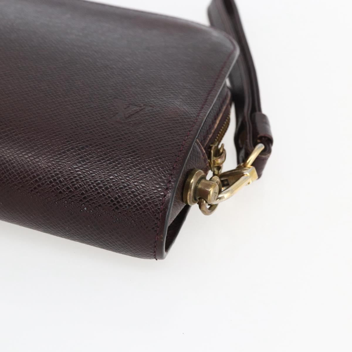 Louis Vuitton Pochette Baikal Clutch Taiga Leather Burgundy Leather Clutche & Pouche Bag (Pre-Owned)