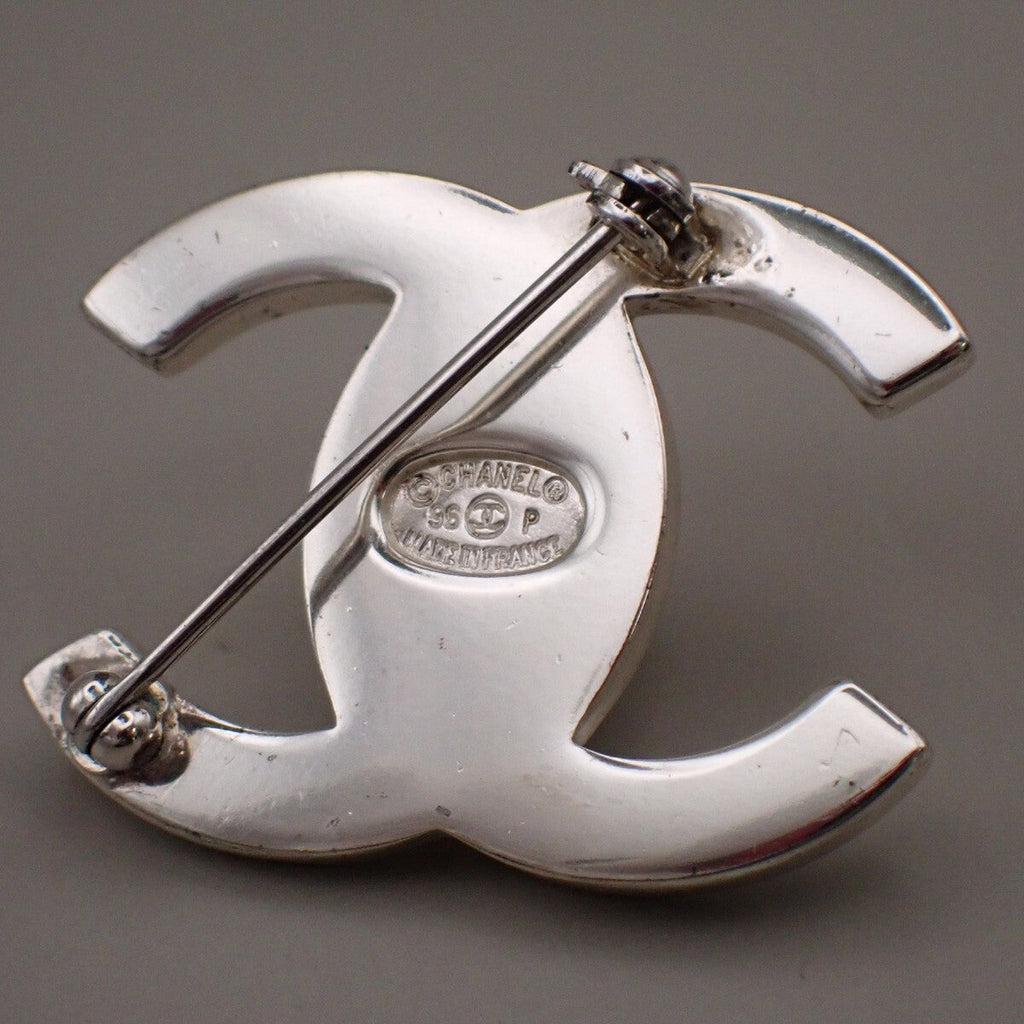 Chanel Vintage Cc Turnlock Brooch Metal Silver Silver_Plated Brooch Jewelry (Pre-Owned)