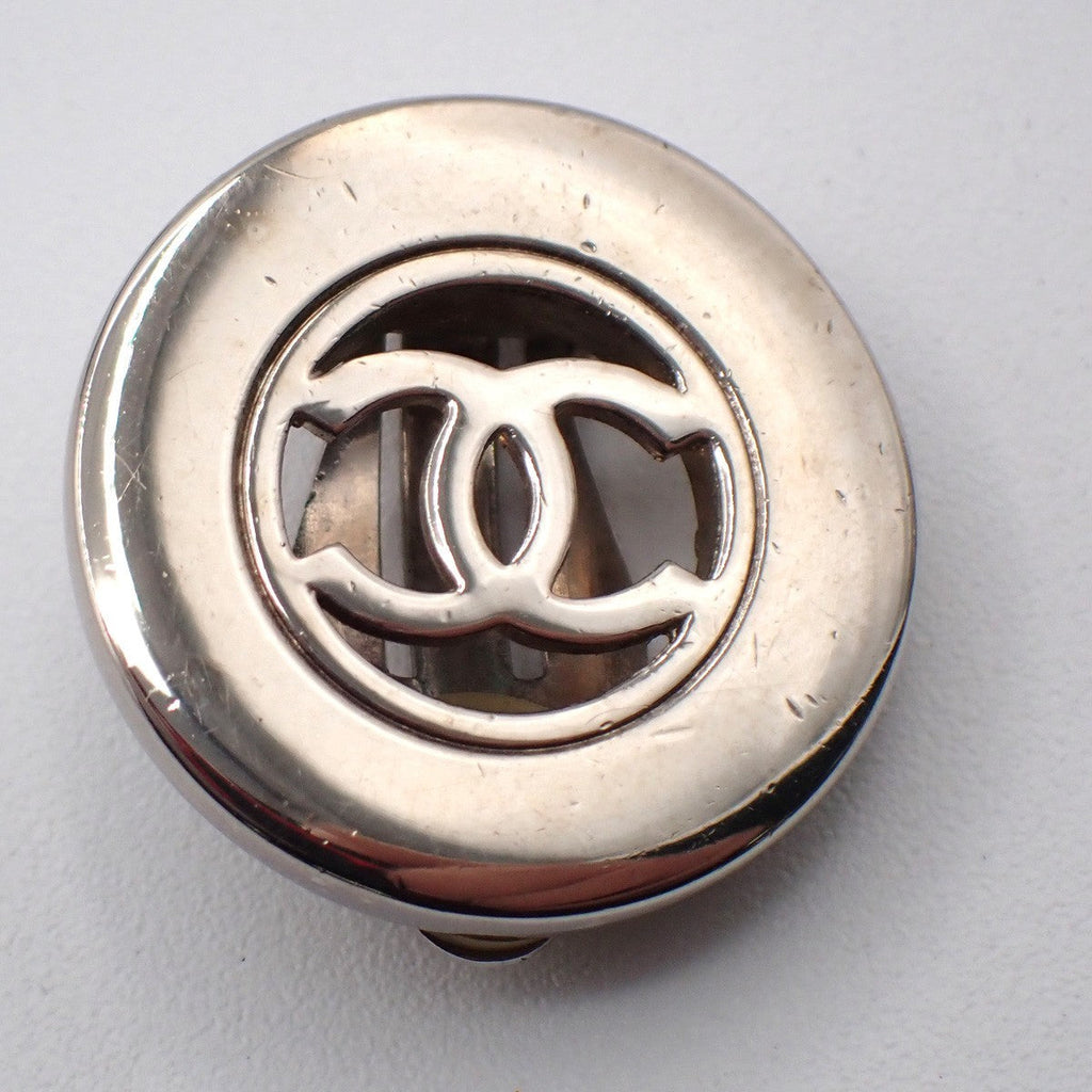 Chanel Cc Cutout Round Clip-On Earrings Metal Silver Metal Earrings Jewelry (Pre-Owned)