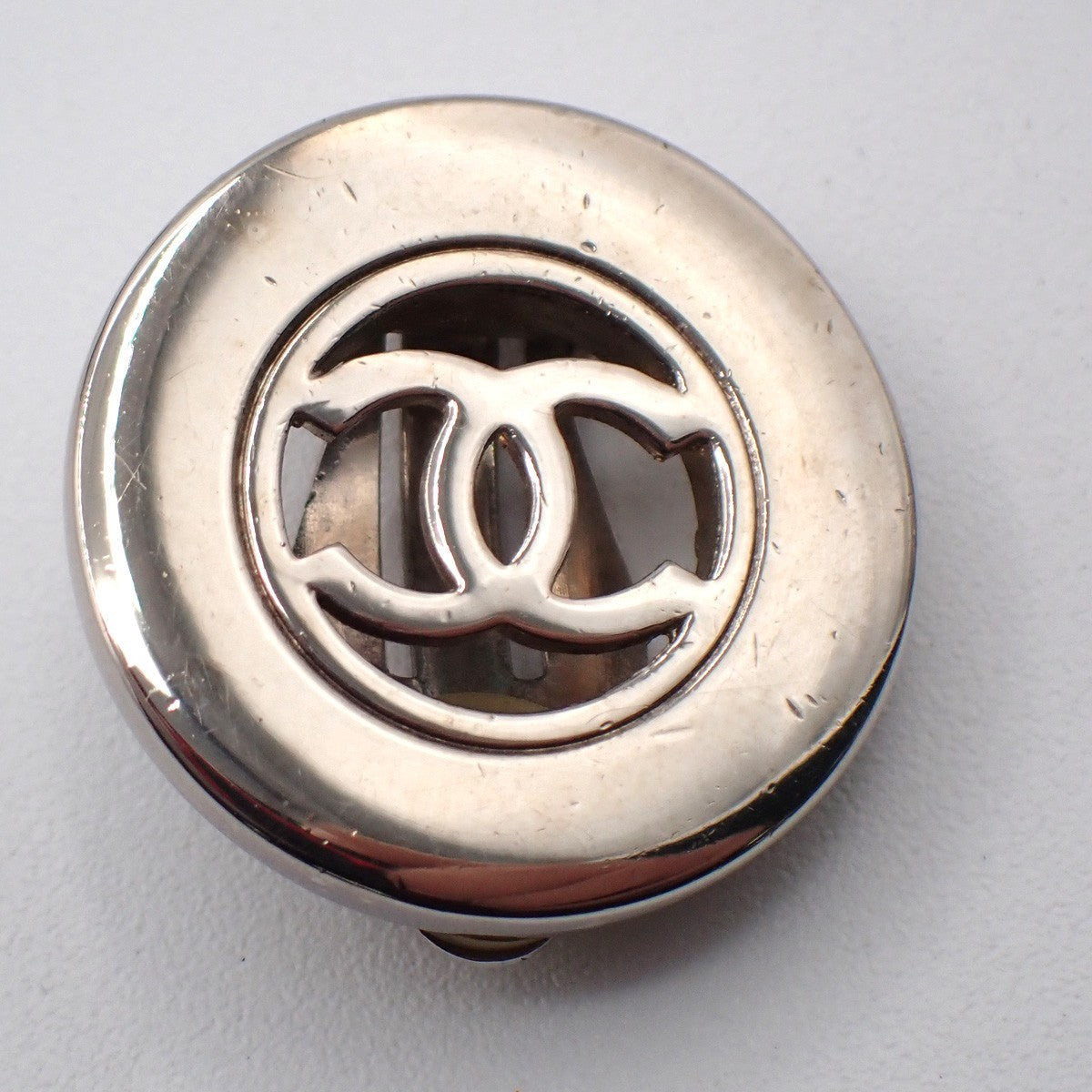 Chanel Cc Cutout Round Clip-On Earrings Metal Silver Metal Earrings Jewelry (Pre-Owned)