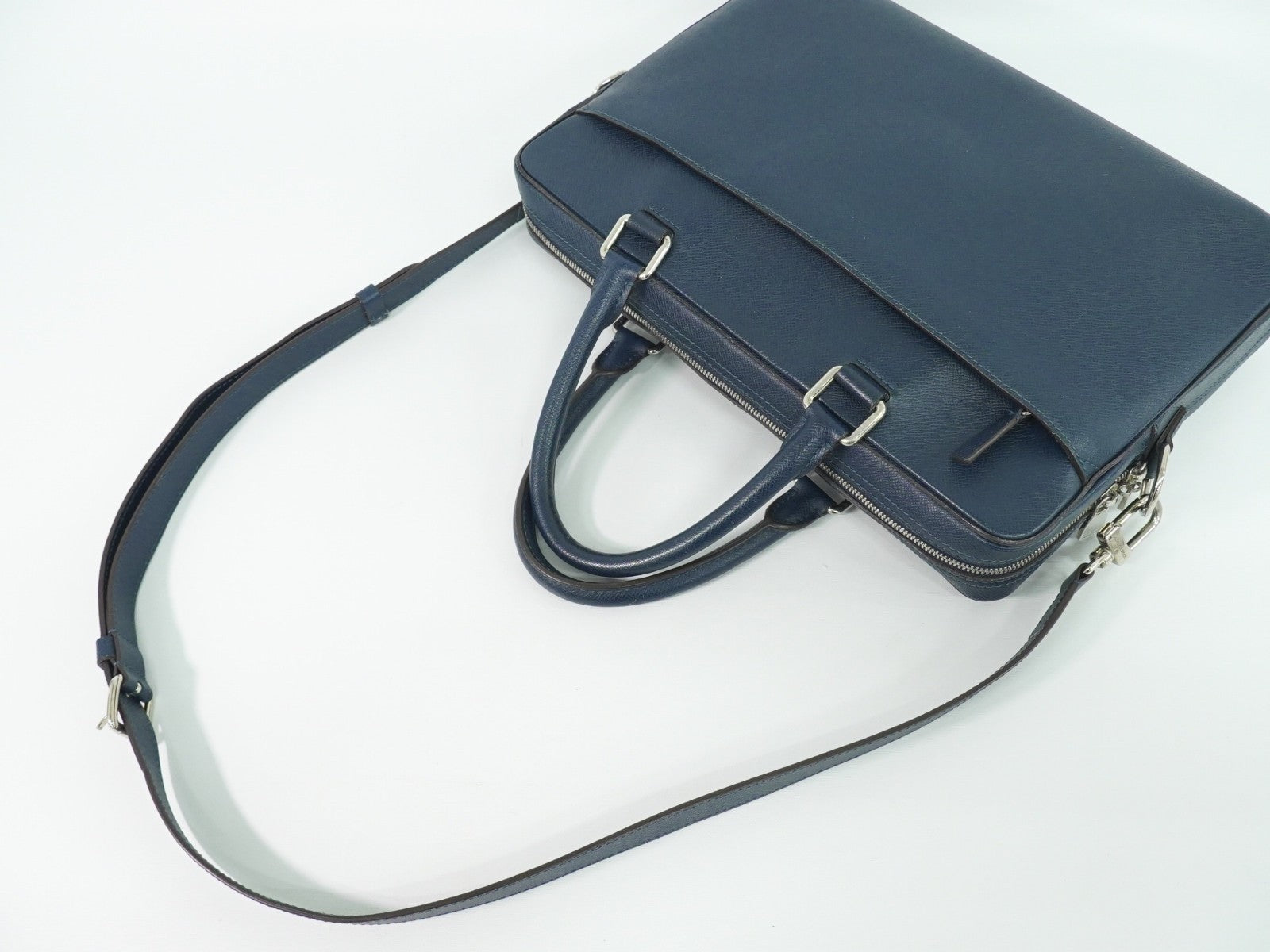 Louis Vuitton Porte-Documents Business Bag Taiga Leather Navy Leather Briefcase Bag (Pre-Owned)