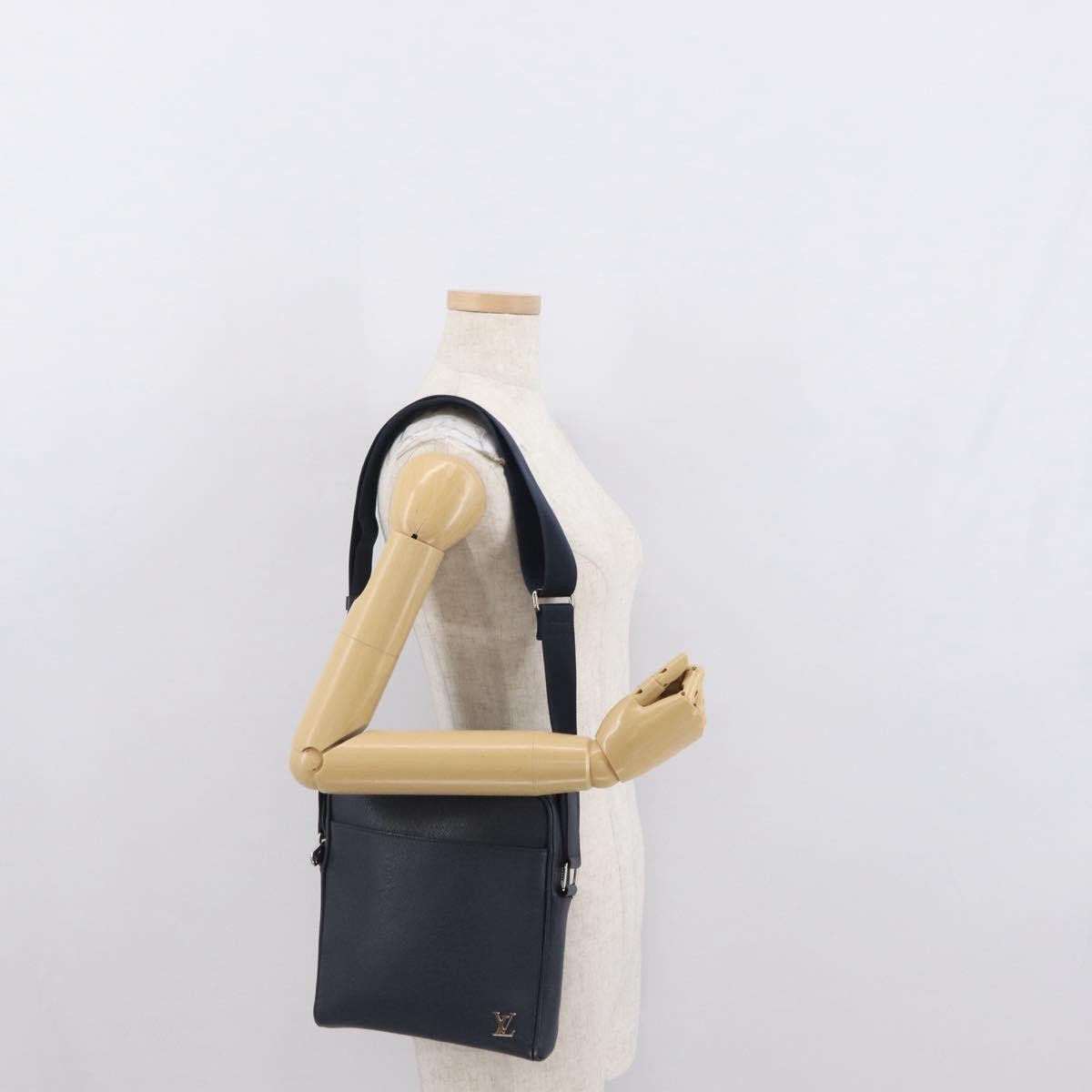 Louis Vuitton Alex Messenger Bag Taiga Leather Navy Leather Shoulder Bag Bag (Pre-Owned)
