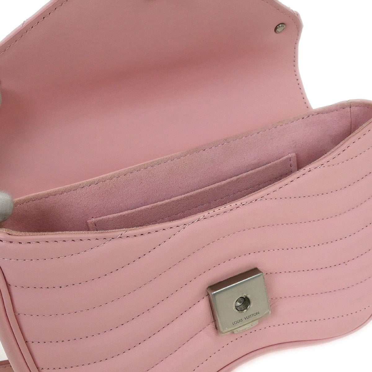 Louis Vuitton New Wave Chain Bag Quilted Leather Pink Leather Shoulder Bag Bag (Pre-Owned)