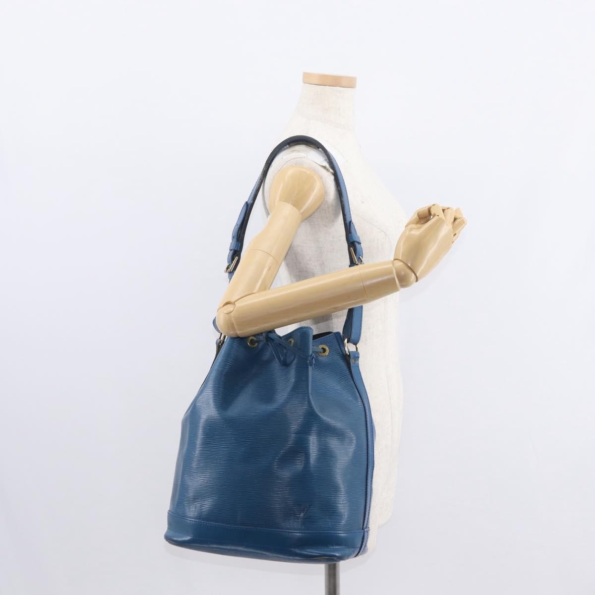 Louis Vuitton Noe Handbag Epi Leather Blue Leather Shoulder Bag Bag (Pre-Owned)