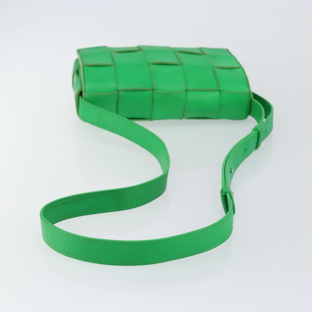 Bottega Veneta Cassette Crossbody Bag Maxi Intrecciato Leather Green Leather Bag (Pre-Owned)